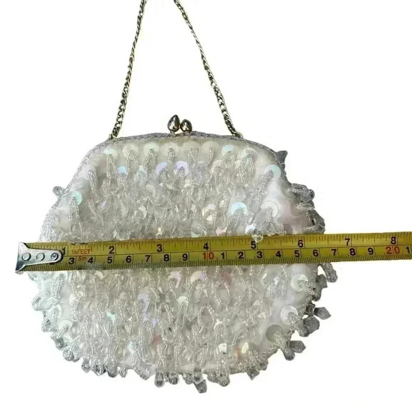 Vtg PURSE Hand Made Hong Kong WHITE Sequin & Beaded W/ Gold Tuck In Chain Handle - Picture 2 of 6